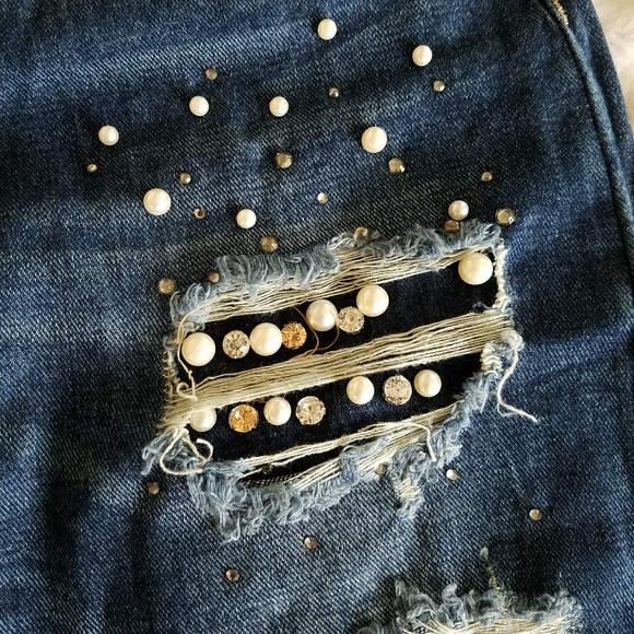 LAST 1! Pearl & rhinestone distressed jeans - sz.8 - Picture 4 of 7